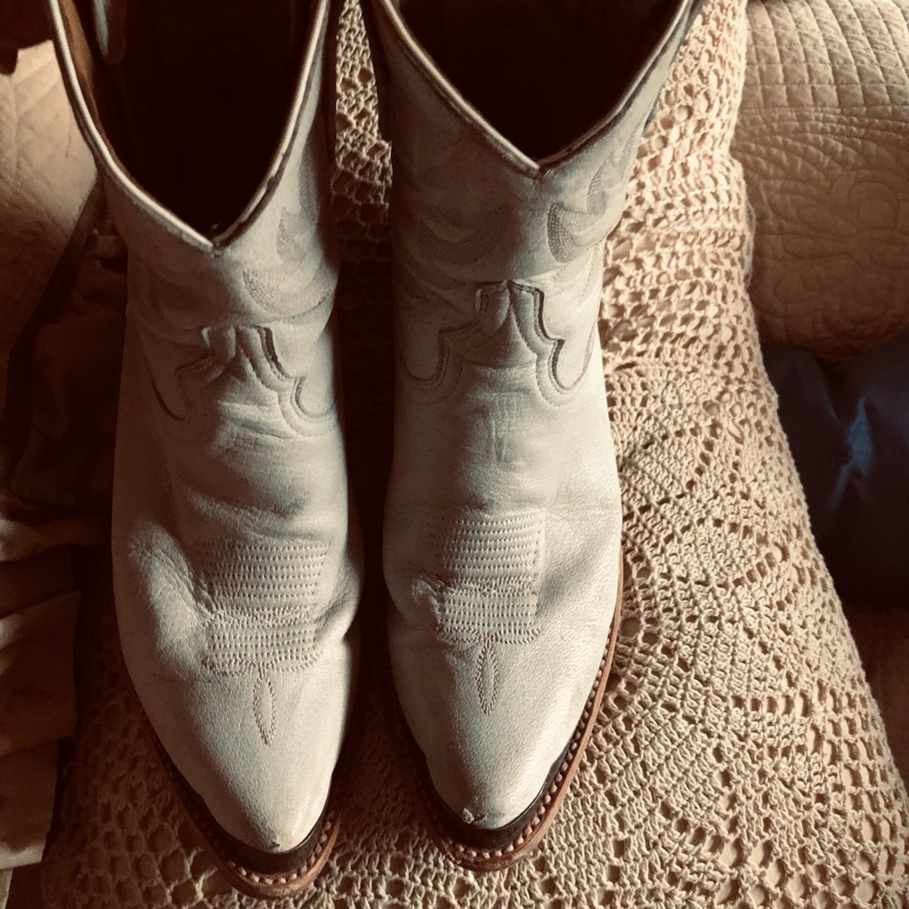 Idyllwind Cream Ankle Booties